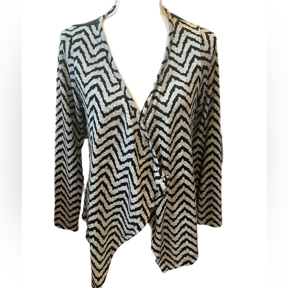 Spoiled Open Front Top With Sheer Back Long Sleeve Gray/black Size Large - Picture 1 of 4